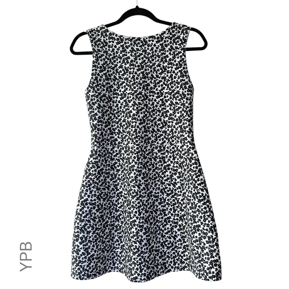 ABERCROMBIE YPB SCULPTLUX ACTIVE DRESS LIKE NEW BLACK WHITE FLORAL | MEDIUM